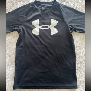 Under Armour youth black t-shirt